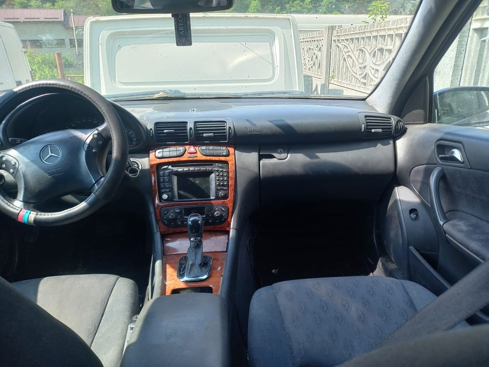 Dezmembram Mercedes Benz C Class 2.7 CDI 2003
