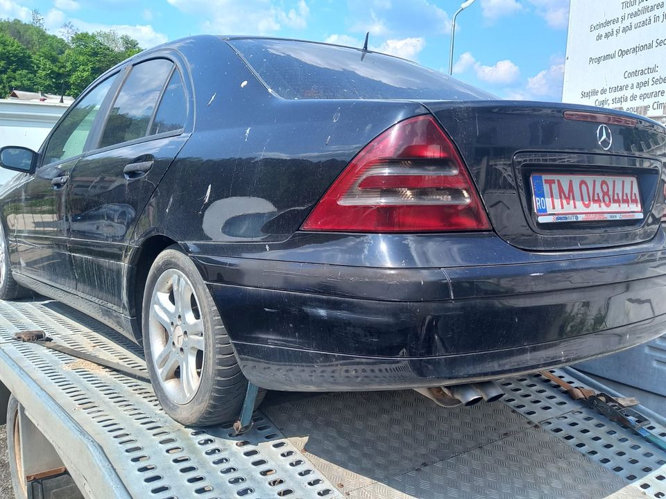 Dezmembram Mercedes Benz C Class 2.7 CDI 2003
