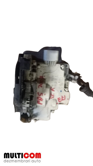 Incuietoare usa stanga fata VW Passat B6