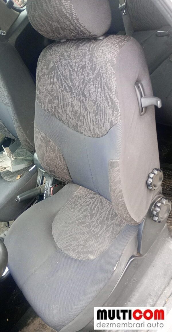 Scaun sofer Land Rover Freelander in 2 usi